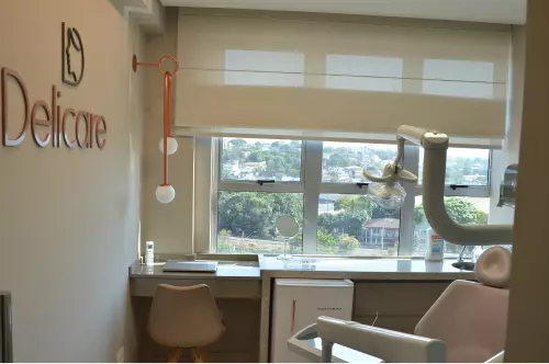 Consultório odontológico da Delicare com vista da janela